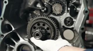 Why Choosing a Specialized Transmission and Gearbox Garage in DIP Matters?